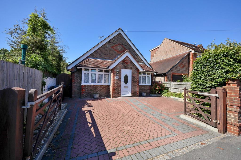 Junction Road, Burgess Hill, RH15 2 bed detached bungalow £400,000