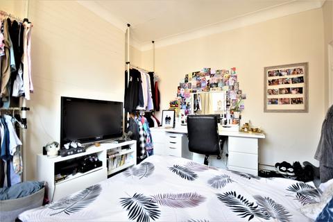 5 bedroom terraced house to rent, Brayards Road, Peckham, SE15