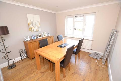 1 Howard Drive, Chelmsford, CM2 6PE
