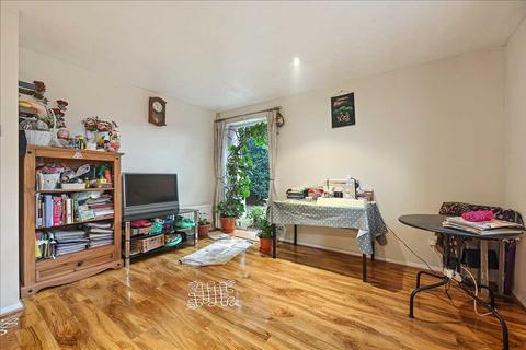1 bedroom apartment to rent, Burn Close, Addlestone