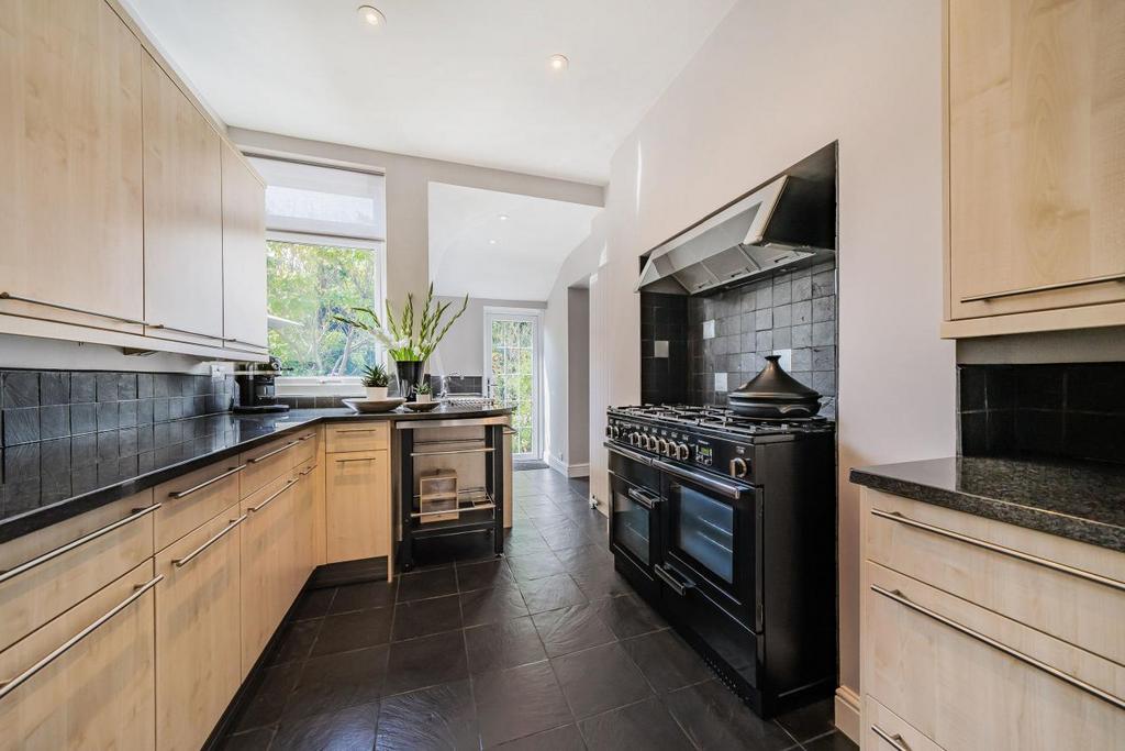Warren Avenue, Bromley 4 bed semidetached house £800,000