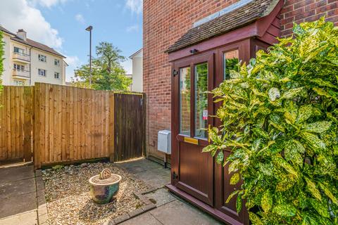 22 Haygreen Close, Kingston Upon Thames, KT2 7TS