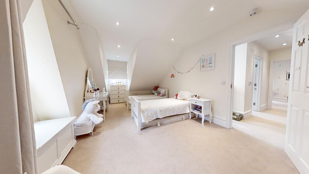 Walsingham Road, Brighton, BN3 3 bed flat £2,300 pcm (£531 pw)
