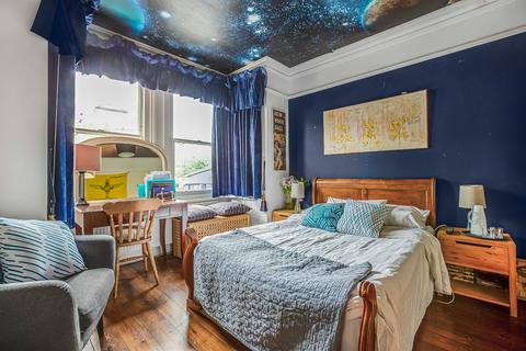 17 Hampton Road, Teddington, TW11 0JN