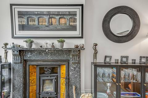 17 Hampton Road, Teddington, TW11 0JN