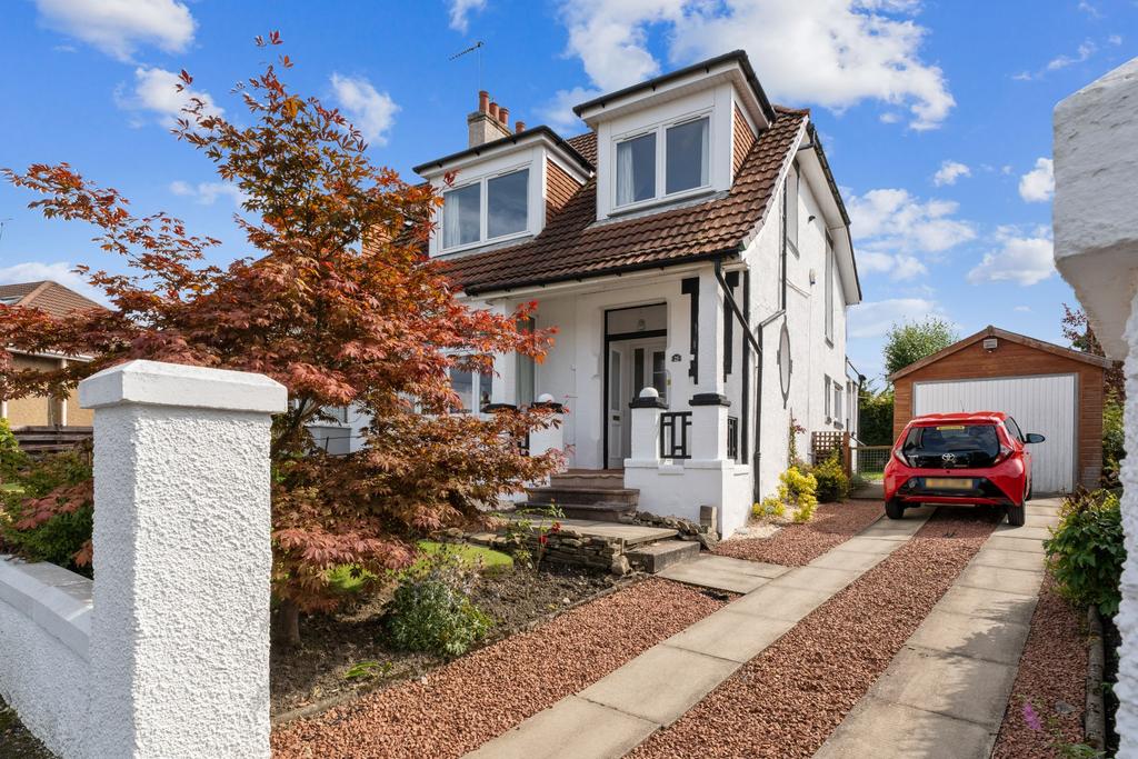 Stewart Drive, Clarkston, East Renfrewshire, G76 7EY 3 bed semi