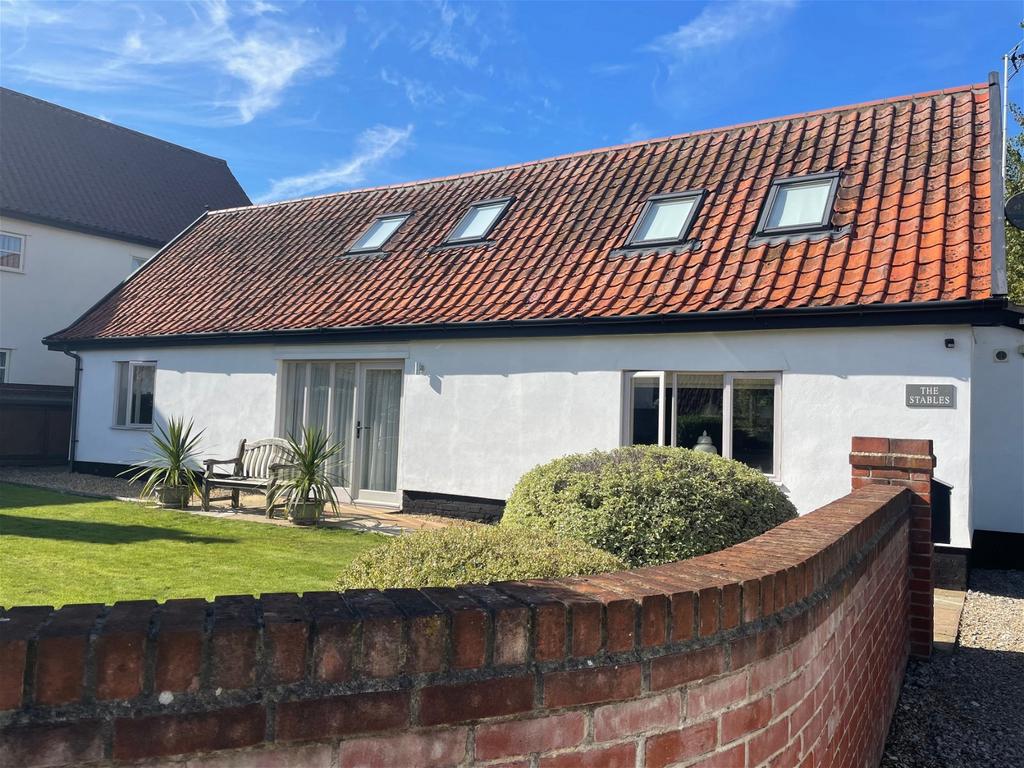 3 Meadow Lane, North Lopham, Diss, IP22 2FA 3 bed barn conversion for