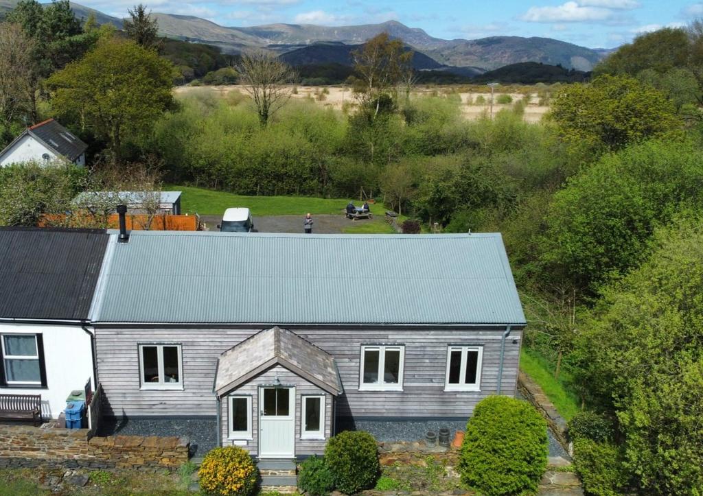 Ty Bach Twt, Arthog, Gwynedd, LL39 1 bed bungalow for sale £219,950