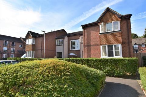 Studio to rent, Knowles Close, Yiewsley, West Drayton, Middlesex, UB7