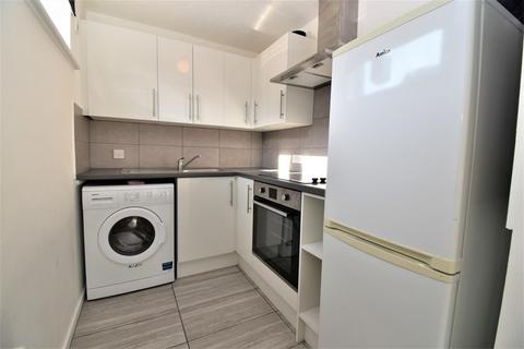 Studio to rent, Knowles Close, Yiewsley, West Drayton, Middlesex, UB7