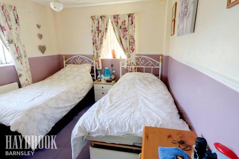16 Chilwell Close, Barnsley, S71 3NZ