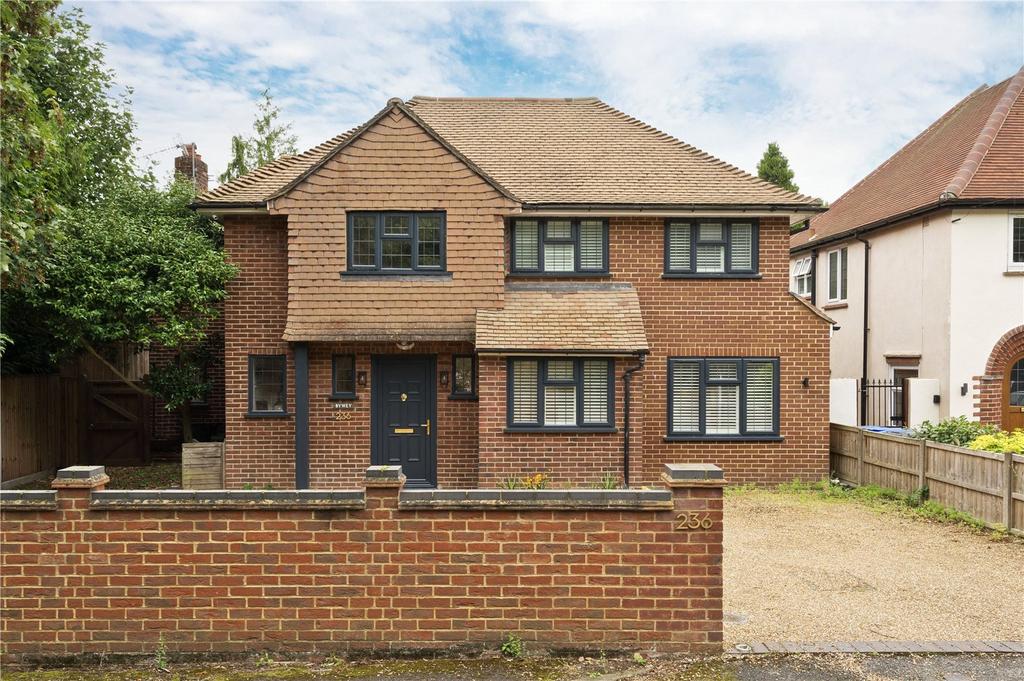 High Road, Byfleet, West Byfleet, Surrey, KT14 4 bed detached house for