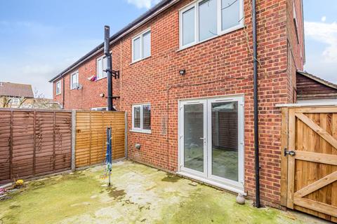 1 bedroom end of terrace house to rent, Lambourne Avenue,  Aylesbury,  HP21