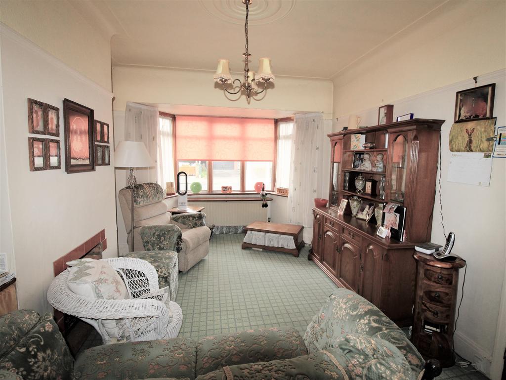 Curtis Road, Hornchurch RM11 2 bed semidetached bungalow for sale £