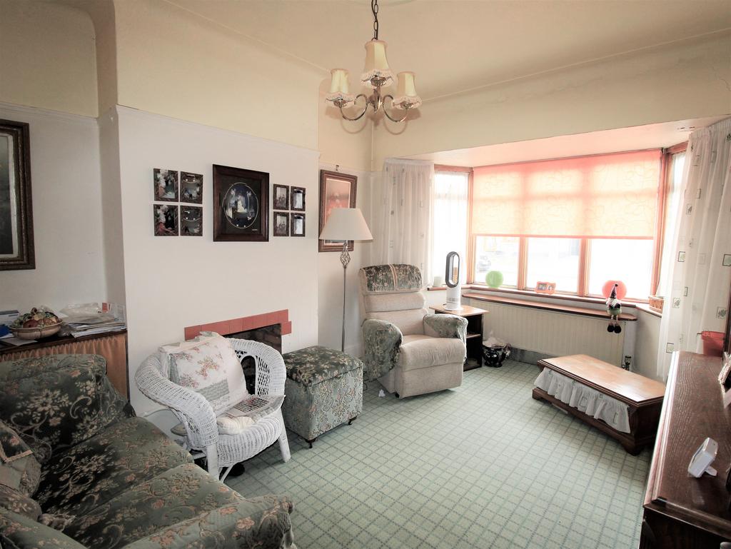 Curtis Road, Hornchurch RM11 2 bed semidetached bungalow for sale £