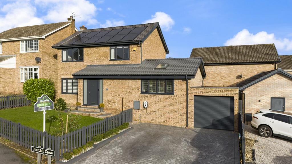Churchill Grove, Wakefield 4 bed detached house £425,000