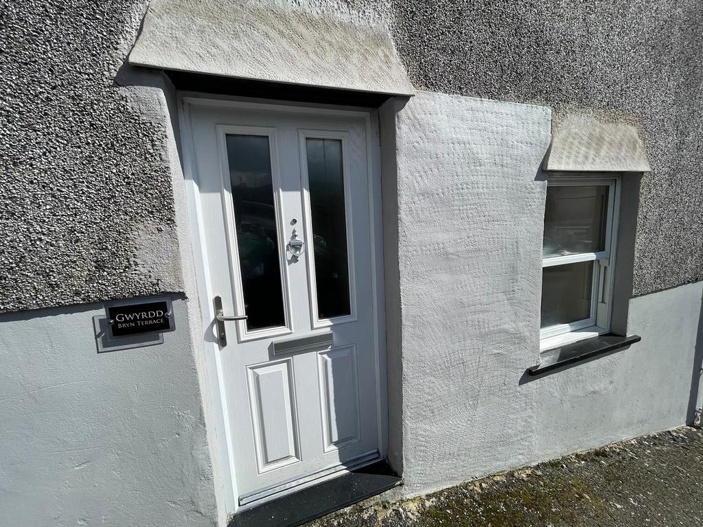 Gwyrdd Bryn Terrace Tonypandy Property £550 pcm (£127 pw)