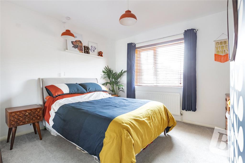 Dagenham Road, Rush Green, RM7 3 bed house for sale £425,000