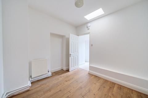 Studio to rent, Lansdown Place, Cheltenham, GL50