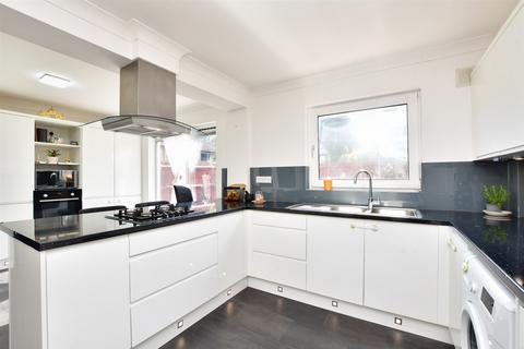 25 Chepstow Close, Crawley, RH10 7XF