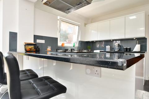 25 Chepstow Close, Crawley, RH10 7XF