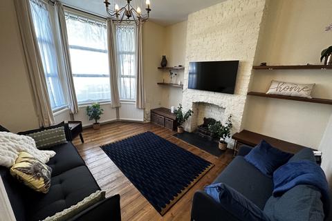 2 bedroom flat for sale, Burns Road, London, NW10
