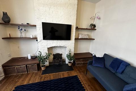 2 bedroom flat for sale, Burns Road, London, NW10