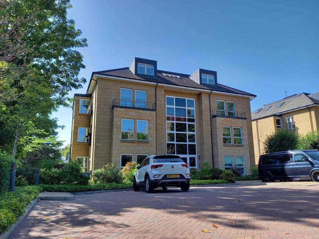 Whittingehame Dr, Glasgow 2 bed flat - £1,500 pcm (£346 pw)