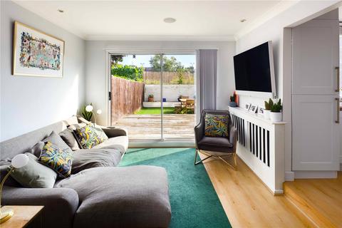 37 Tomlinson Close, London, E2 7LJ