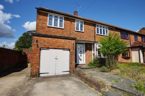 8 Priory Path, Romford, RM3 9AR
