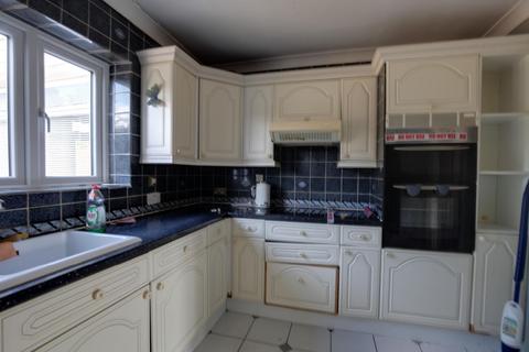 8 Priory Path, Romford, RM3 9AR