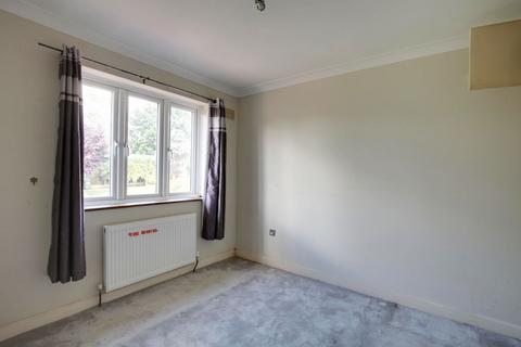 8 Priory Path, Romford, RM3 9AR