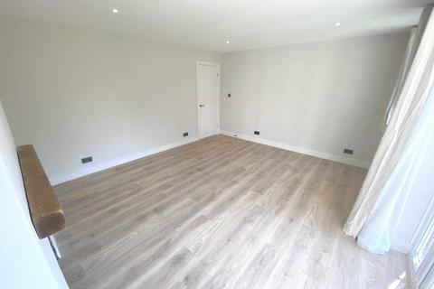 2 bedroom maisonette to rent, Elstree Hill North, Elstree