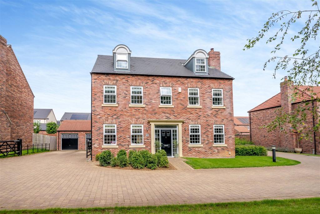 Wetherby, Woodland Close, LS22 6 bed detached house for sale £1,175,000