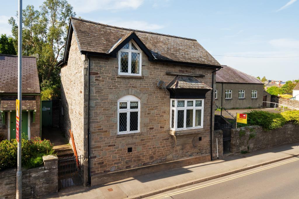 Hay on Wye, Hereford, HR3 2 bed detached house for sale £300,000