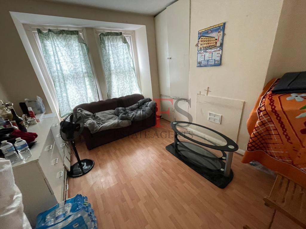 Hammond Road, Southall, UB2 3 bed terraced house for sale £475,000