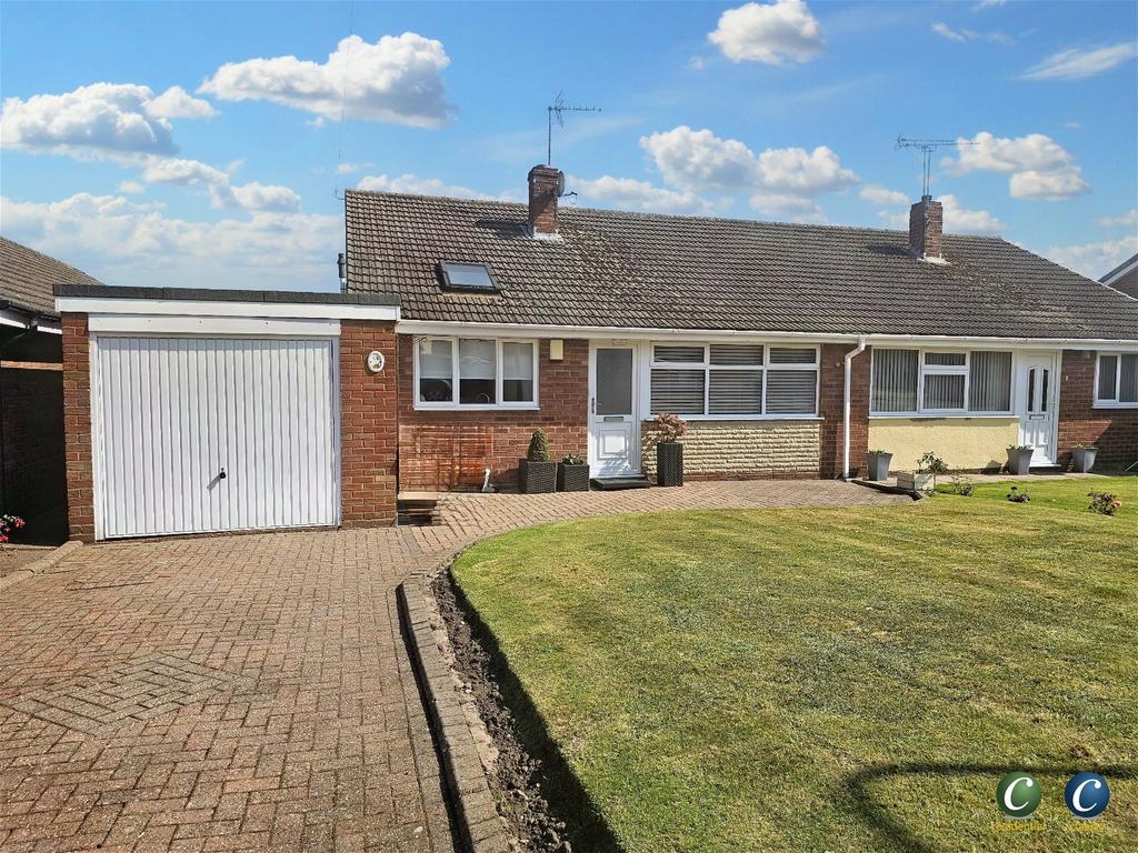 Fortescue Lane, Rugeley, WS15 2AD 2 bed semidetached bungalow for sale