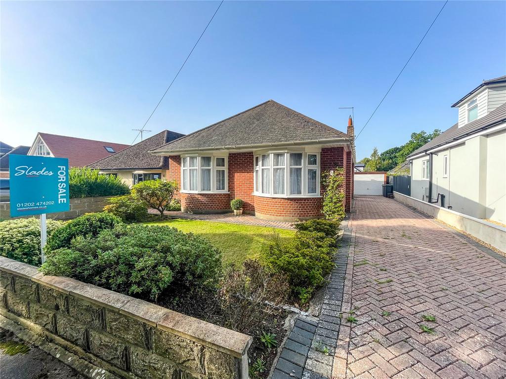 Hurn Road, Christchurch, Dorset, BH23 3 bed bungalow for sale £500,000