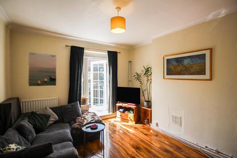 3 bedroom apartment to rent - Nuttall Street, Hackney