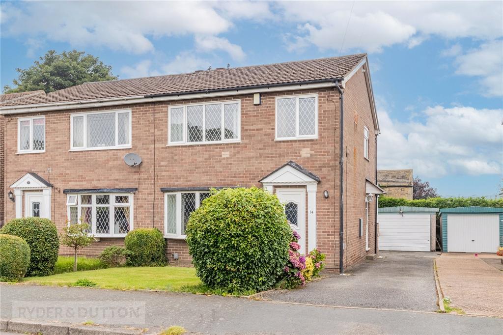 Burton Acres Mews, Kirkburton, Huddersfield, West Yorkshire, HD8 3 bed