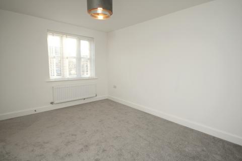 2 bedroom end of terrace house to rent, Guisborough Avenue, Bramhope, Leeds, UK, LS16