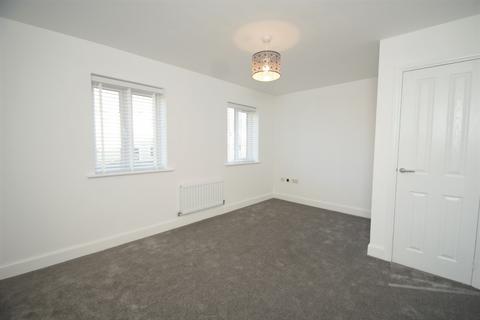 2 bedroom end of terrace house to rent, Guisborough Avenue, Bramhope, Leeds, UK, LS16