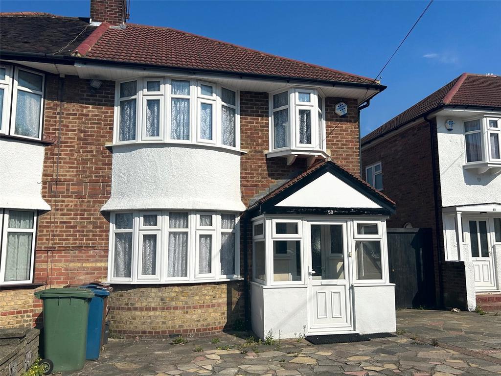 Methuen Road, Edgware, HA8 3 bed semidetached house £2,500 pcm (£577 pw)