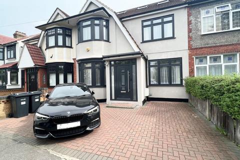 8 bedroom house share to rent, Widecombe Gardens, Ilford