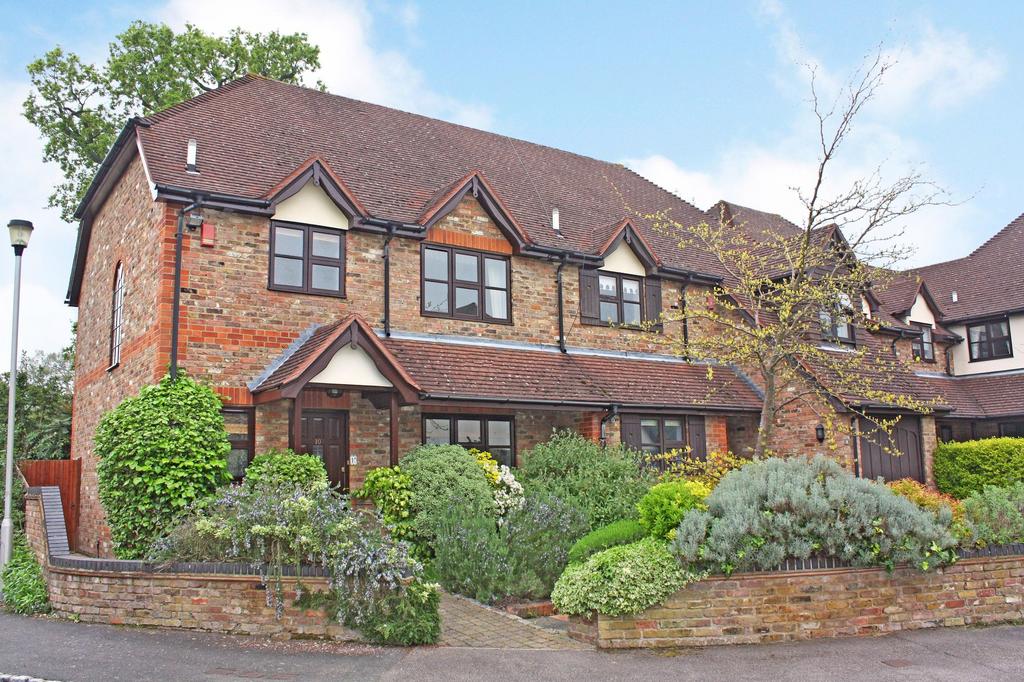 Miller Place, Gerrards Cross, SL9 3 bed semidetached house to rent £