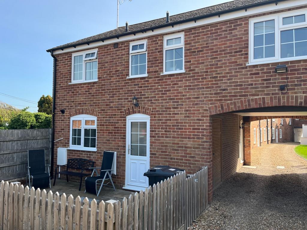 Newton Mews, Hungerford RG17 2 bed end of terrace house for sale £375,000