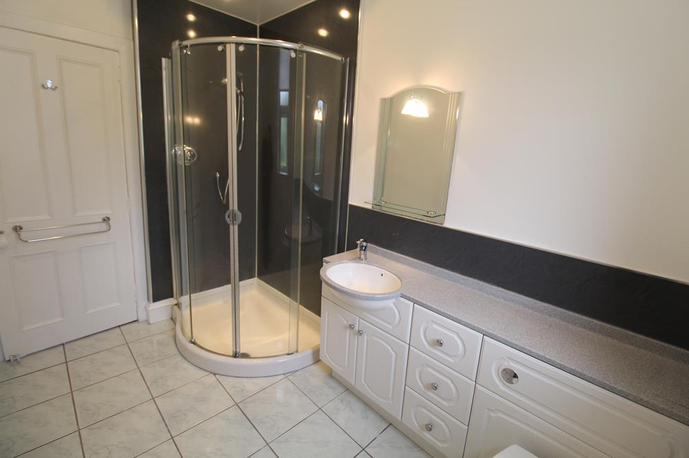 Bathroom photograph 2