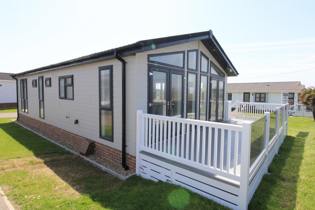 Whitstable, Kent, CT5 2 bed park home for sale £395,000