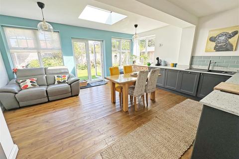 6 Bardon Drive, Shirley, Solihull, B90 3DA