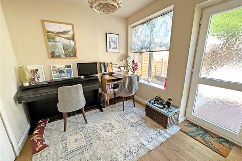 6 Bardon Drive, Shirley, Solihull, B90 3DA